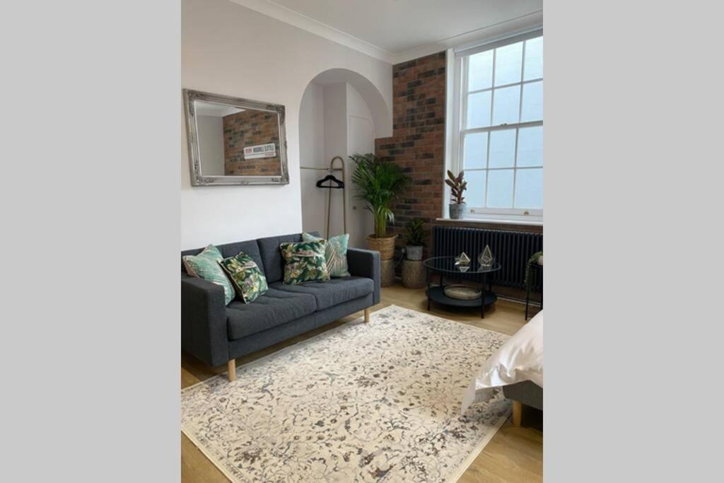 City Centre Entire Studio Apartment Chichester Eksteriør billede